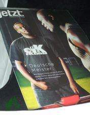 Nr. 33, Deutsche Meister, Der Rapper Afrob und der Fussballspieler Gerald Asamoah unterhalten sich �ber ihre Heimatgef�hle
