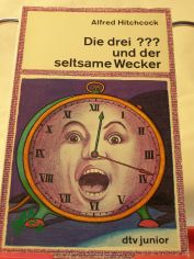 Die drei ??? und der seltsame Wecker / erz�hlt von Robert Arthur. Alfred Hitchcock. Aus dem Amerikan. von Leonore Puschert
