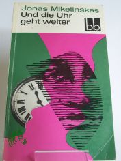 Und die Uhr geht weiter : Roman / Jonas Mikelinskas. Aus d. Russ. �bers. v. Lieselotte Reman�