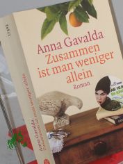 Zusammen ist man weniger allein : Roman / Anna Gavalda. Aus dem Franz. von Ina Kronenberger