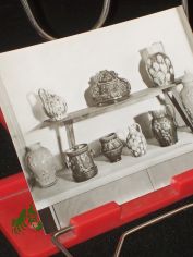 Kohren-Salis, Kreis Geithain, T�pfermuseum, Vitrine mit Auflegearbeiten des vorigen Jh.