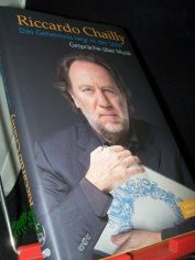 Das Geheimnis liegt in der Stille : Gespr�che �ber Musik / Riccardo Chailly mit Enrico Girardi. Aus dem Ital. von Michael Horst