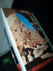 Ins Herz der Sahara : Reisen u. Beobachtungen in d. W�stenzonen Algeriens / von Werner Wrage. [Farbaufnahmen u. Zeichn. vom Verf. u. seiner Mitarb. Elsa Grube]